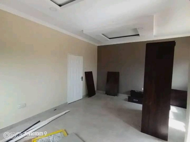 2-bedroom-flat-for-rent-in-meanwood-big-5