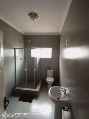 2-bedroom-flat-for-rent-in-meanwood-big-3