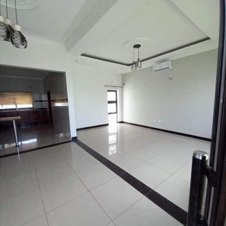2-bedroom-flat-for-rent-in-chalala-big-3