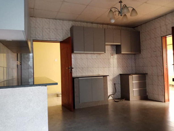 3-bedroom-flat-for-rent-in-chalala-big-5