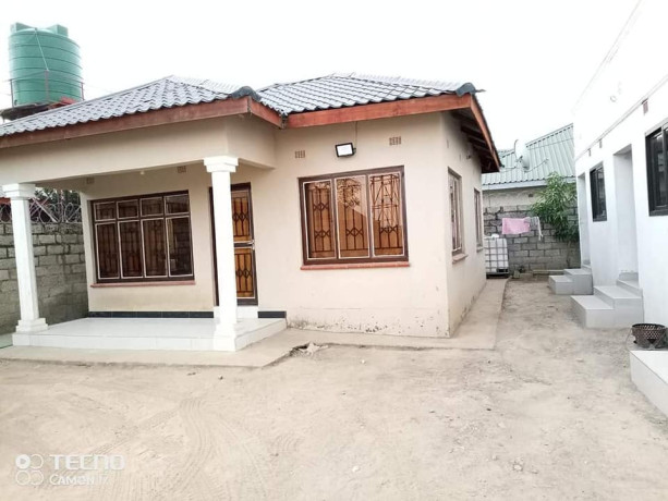 2-bedroom-flat-for-rent-in-chalala-big-0