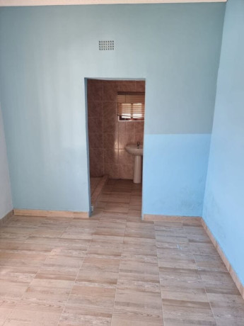 2-bedroom-flat-for-rent-in-silverest-big-5