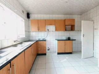 3-bedroom-flat-for-rent-in-makeni-buckley