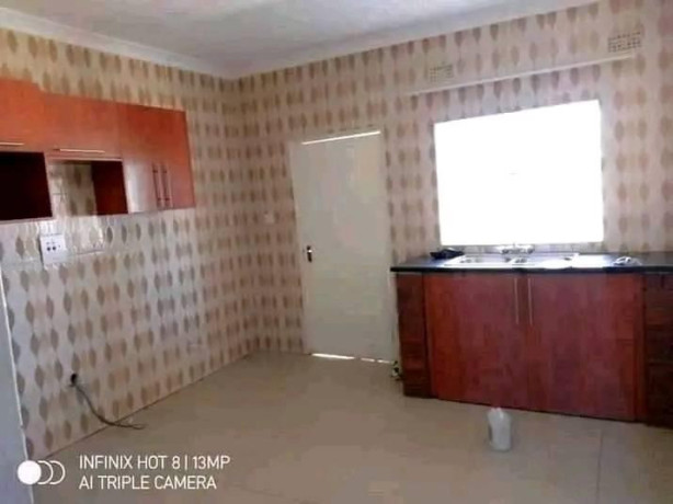2-bedroom-flat-for-rent-in-chalala-big-3