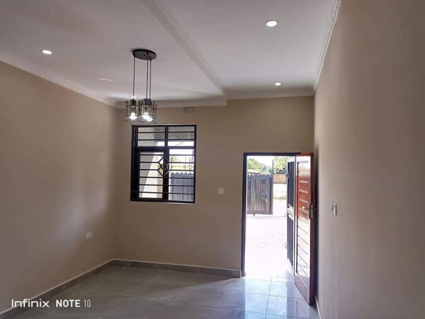 2-bedroom-flat-for-rent-in-chalala-big-6