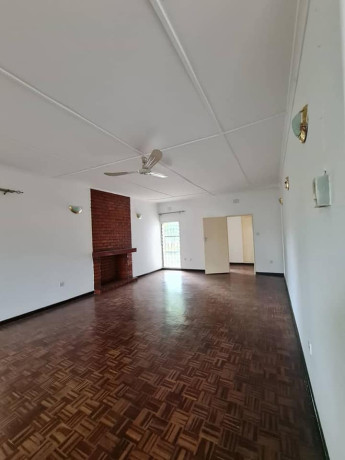 3-bedroom-flat-for-rent-in-kabulonga-big-4
