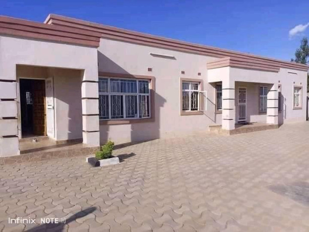 3-bedroom-flat-for-rent-in-chalala-big-2