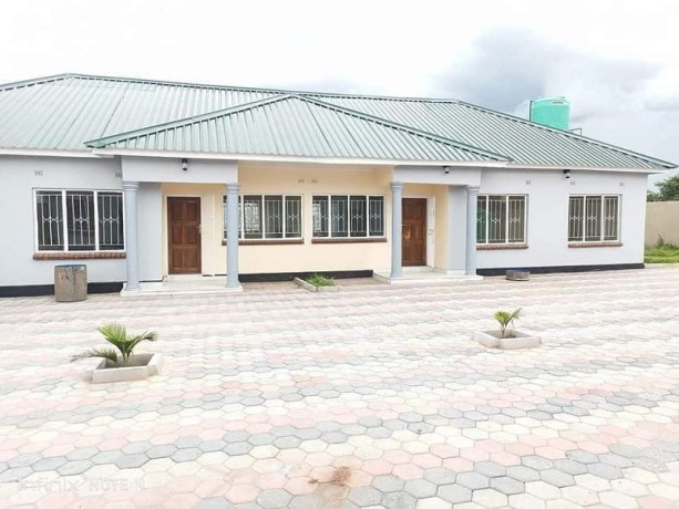 3-bedroom-flat-for-rent-in-chalala-big-2