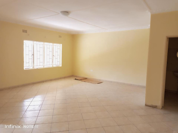 3-bedroom-flat-for-rent-in-chalala-big-7
