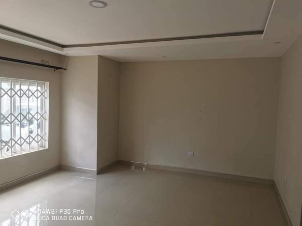 2-bedroom-flat-for-rent-in-chalala-big-3