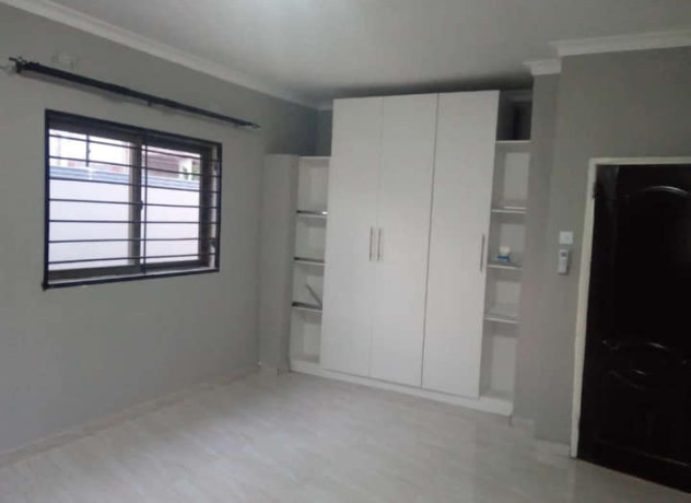3-bedroom-flat-for-rent-in-chalala-big-5
