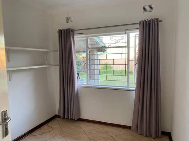 3-bedroom-flat-for-rent-in-kabulonga-big-7