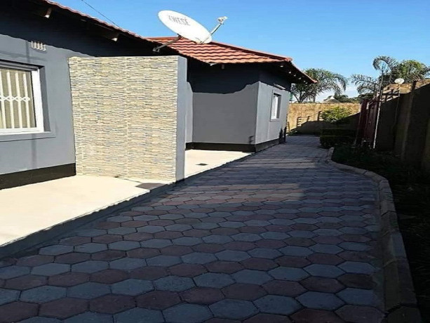 2-bedroom-flat-for-rent-in-ibex-hill-big-5