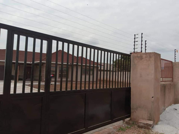 3-bedroom-flat-for-rent-in-chalala-big-8