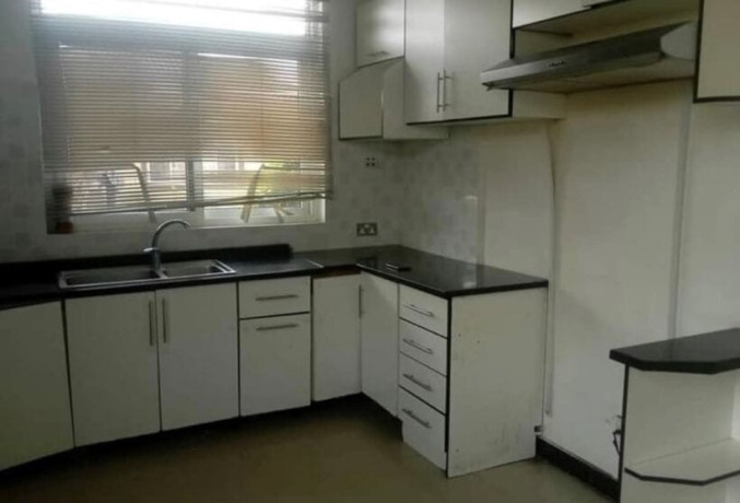 neat-and-spacious-3-bedroom-house-for-sale-in-silverest-big-2