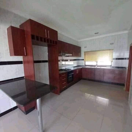 2-bedroom-flat-for-rent-in-chalala-big-3