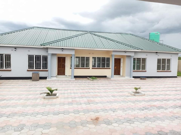 3-bedroom-flat-for-rent-in-chalala-big-7