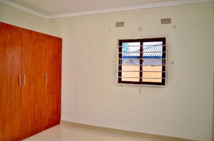 3-bedroom-flat-for-rent-in-kabulonga-big-5