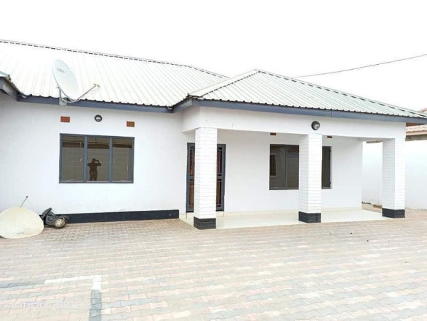 2-bedroom-flat-for-rent-in-chalala-big-0