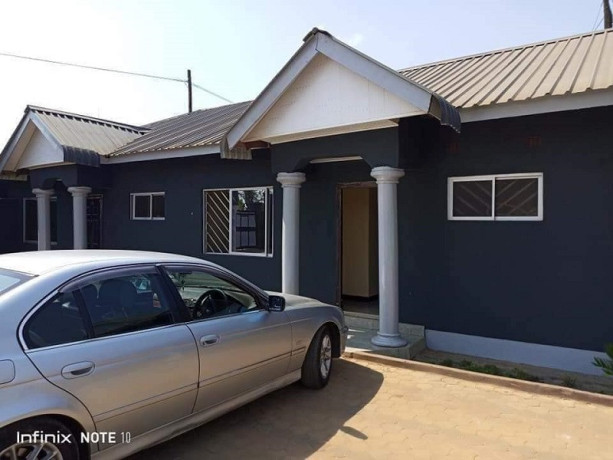 2-bedroom-flat-for-rent-in-chalala-big-3