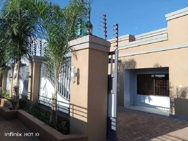 3-bedroom-flat-for-rent-in-lilayi-big-4