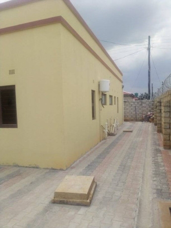 2-bedroom-flat-for-rent-in-chalala-big-5