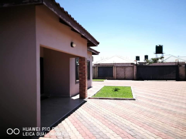 3-bedroom-semi-detached-flat-for-rent-in-chalala-big-8