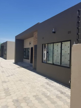 2-bedroom-flats-for-rent-in-meanwood-ibex-hill-big-0