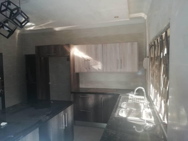 3-bedroom-flat-for-rent-in-chalala-big-4