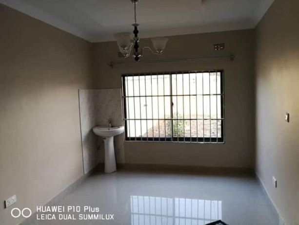 3-bedroom-flat-for-rent-in-lilayi-big-4