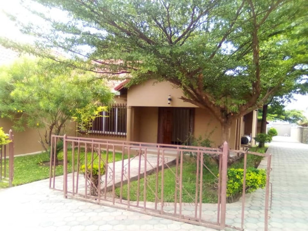 3-bedroom-standalone-house-for-rent-in-roma-big-2