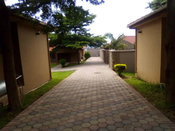 3-bedroom-standalone-house-for-rent-in-roma-big-6