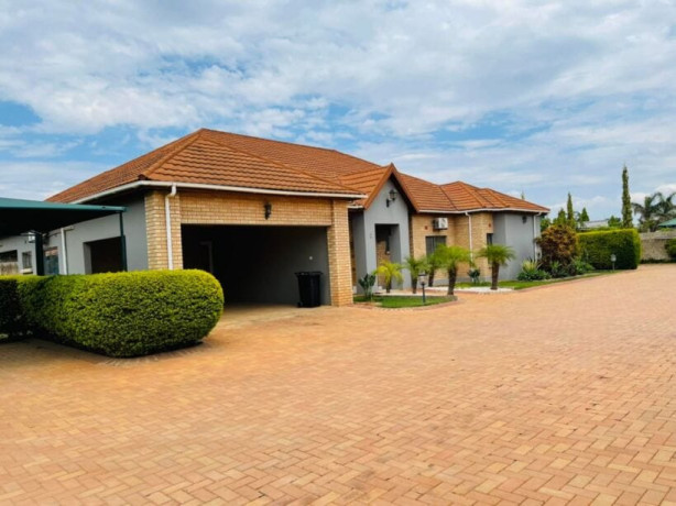 4-bedroom-standalone-house-for-rent-in-new-kasama-big-2