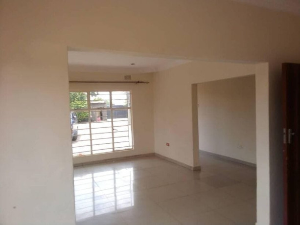 3-bedroom-flat-for-rent-in-chalala-big-4