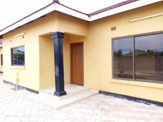 3-bedroom-flat-for-rent-in-chalala