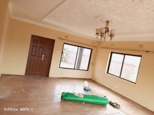 3-bedroom-flat-for-rent-in-chalala-big-5