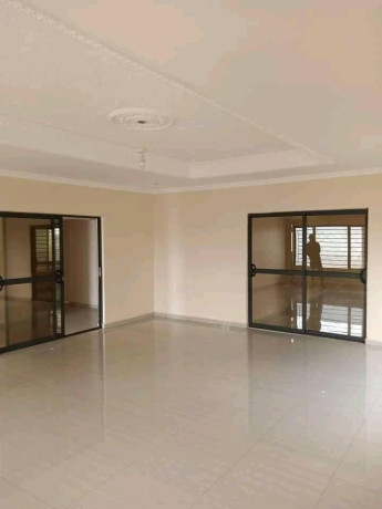 3-bedroom-flat-for-rent-in-chalala-big-3