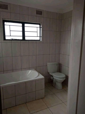 3-bedroom-flat-for-rent-in-chalala-big-4