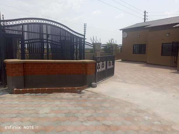3-bedroom-semi-detached-house-for-rent-in-meanwood-ndeke-big-4