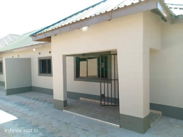 2-bedroom-flat-for-rent-in-chalala-big-2
