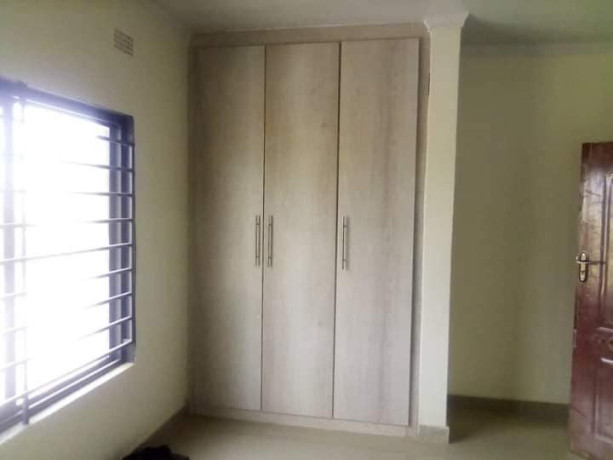 2-bedroom-flat-for-rent-in-chalala-big-3