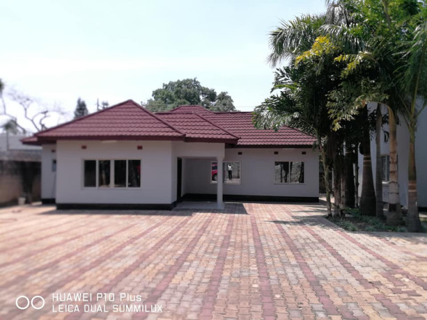 3-bedroom-standalone-house-for-rent-in-rhodespark-big-1