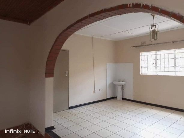 3-bedroom-flat-for-rent-in-meanwood-ndeke-big-2
