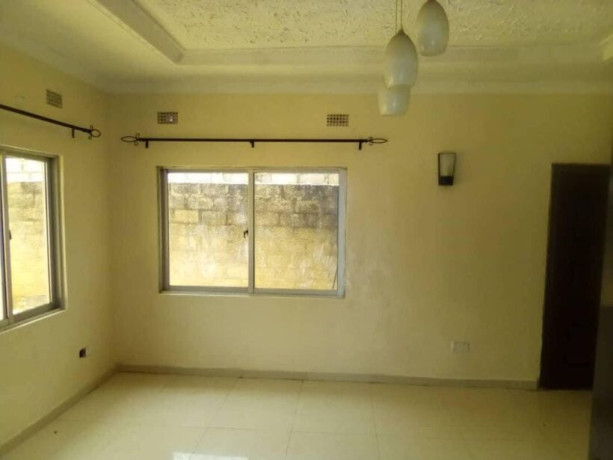 3-bedroom-flat-for-rent-in-rhodespark-big-3