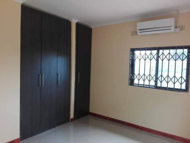 neat-3-bedroom-flats-for-rent-in-roma-big-3