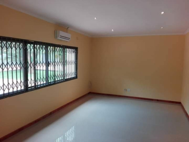 neat-3-bedroom-flats-for-rent-in-roma-big-7