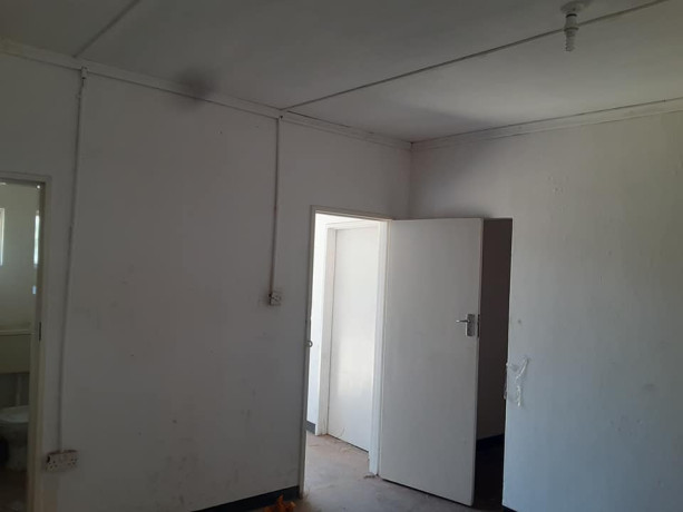 1-bedroom-flat-for-rent-in-olympia-big-3