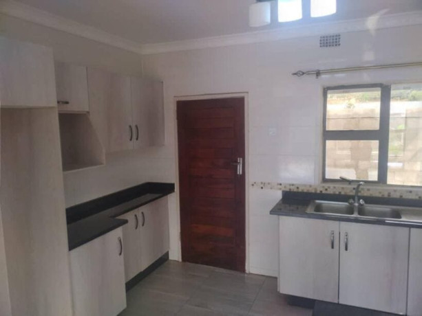 3-bedroom-flat-for-rent-in-ibex-hill-big-6
