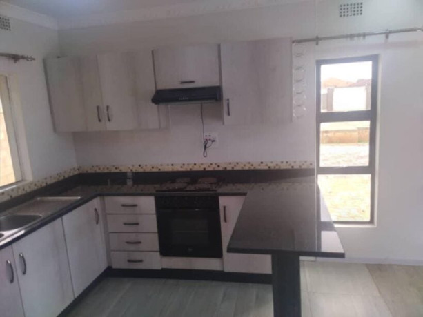 3-bedroom-flat-for-rent-in-ibex-hill-big-5