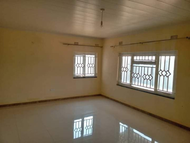 3-bedroom-flat-for-rent-in-chalala-big-7